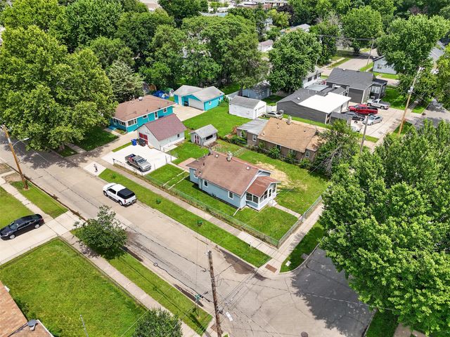 2834 Maple Street, Des Moines, IA 50317