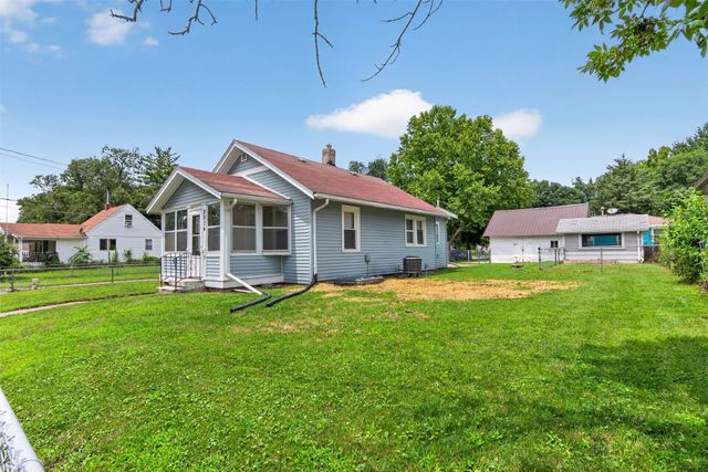 2834 Maple Street, Des Moines, IA 50317