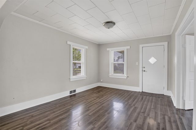 2834 Maple Street, Des Moines, IA 50317