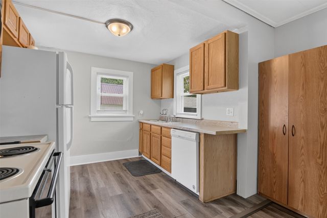 2834 Maple Street, Des Moines, IA 50317