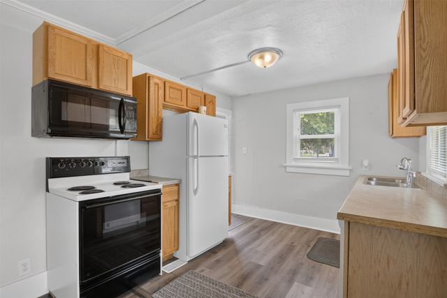 2834 Maple Street, Des Moines, IA 50317