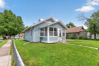 2834 Maple Street, Des Moines, IA 50317