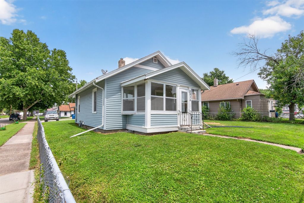 2834 Maple Street, Des Moines, IA 50317