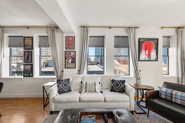 700 Church St Apt 802, Nashville, TN 37203