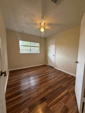 10550 Walnut Glen Dr, Houston, TX 77064