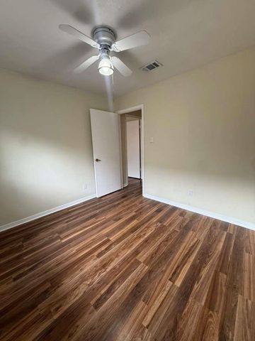 10550 Walnut Glen Dr, Houston, TX 77064