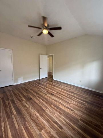 10550 Walnut Glen Dr, Houston, TX 77064