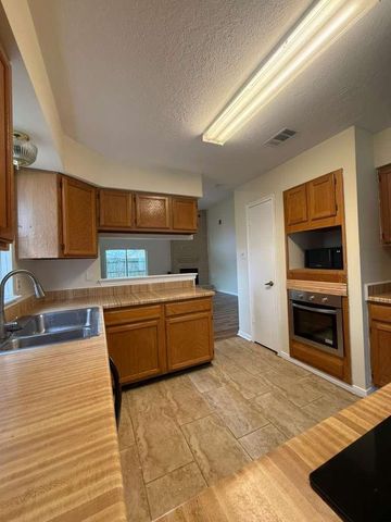 10550 Walnut Glen Dr, Houston, TX 77064