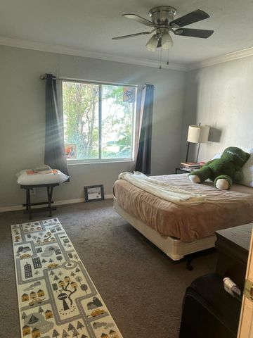 8812 SE Sandridge Avenue, Hobe Sound, FL 33455