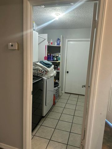 8812 SE Sandridge Avenue, Hobe Sound, FL 33455