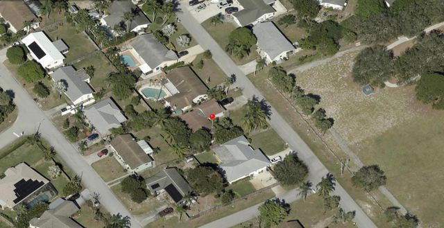8812 SE Sandridge Avenue, Hobe Sound, FL 33455