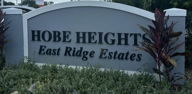 8812 SE Sandridge Avenue, Hobe Sound, FL 33455