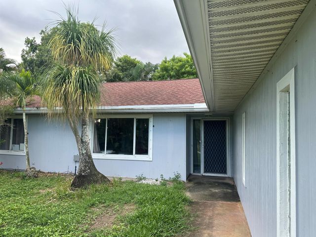 8812 SE Sandridge Avenue, Hobe Sound, FL 33455
