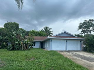 8812 SE Sandridge Avenue, Hobe Sound, FL 33455