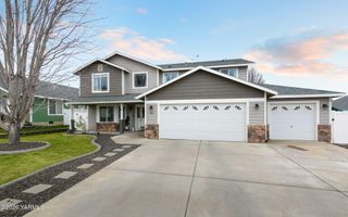 204 Clemans Ave, Moxee, WA 98936