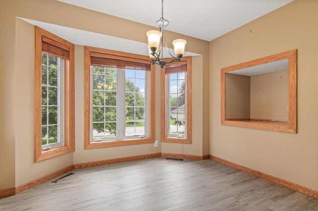 8417 Ashford Road, Woodbury, MN 55125