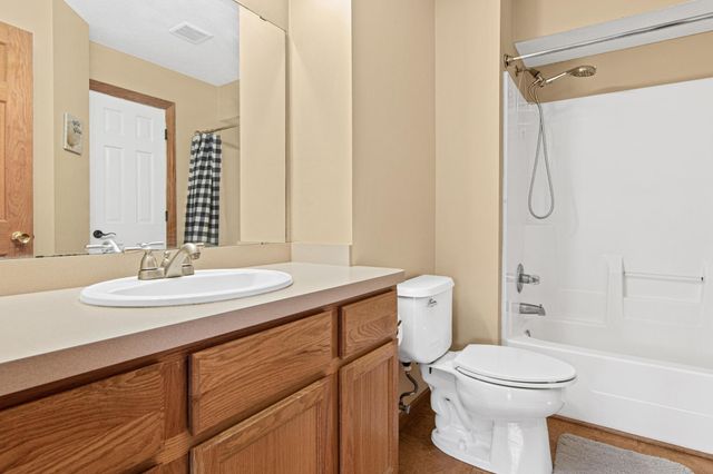 8417 Ashford Road, Woodbury, MN 55125