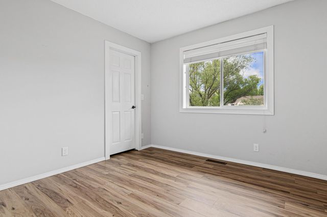 8417 Ashford Road, Woodbury, MN 55125