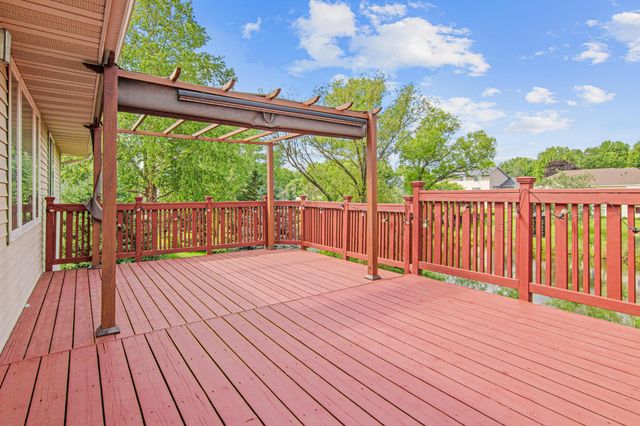 8417 Ashford Road, Woodbury, MN 55125