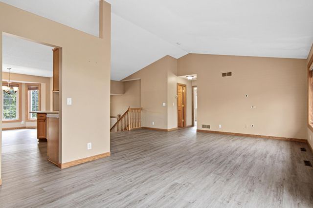 8417 Ashford Road, Woodbury, MN 55125