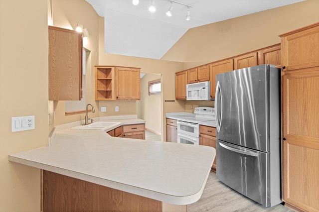 8417 Ashford Road, Woodbury, MN 55125