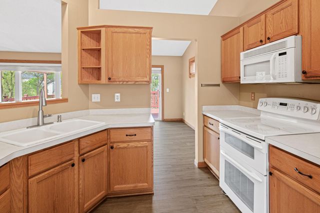 8417 Ashford Road, Woodbury, MN 55125