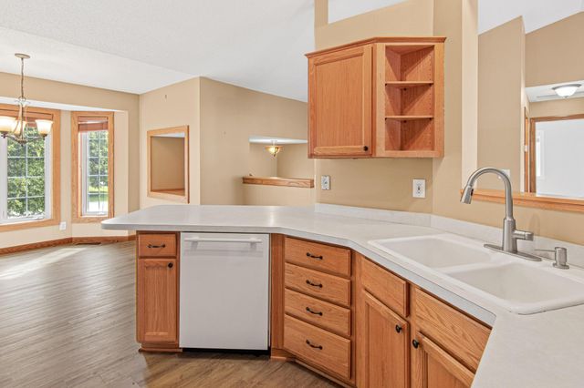 8417 Ashford Road, Woodbury, MN 55125