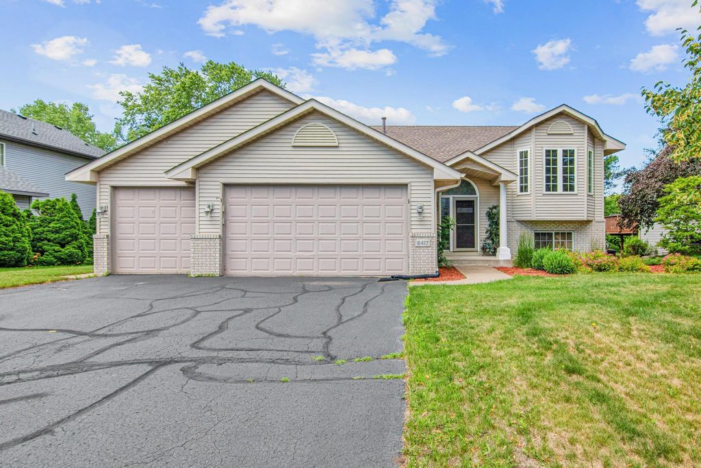 8417 Ashford Road, Woodbury, MN 55125