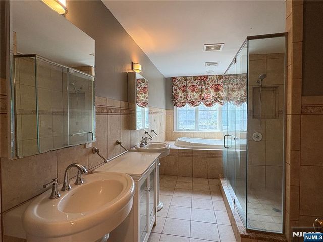 38 Walthery Avenue, Ridgewood, NJ 07450