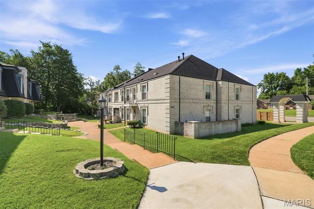 4392 Chateau De Ville Drive H, Unincorporated, MO 63129