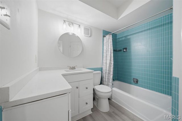 4392 Chateau De Ville Drive H, Unincorporated, MO 63129