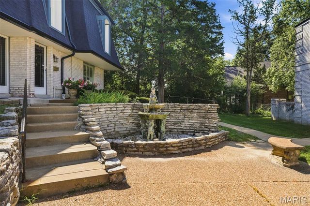 4392 Chateau De Ville Drive H, Unincorporated, MO 63129