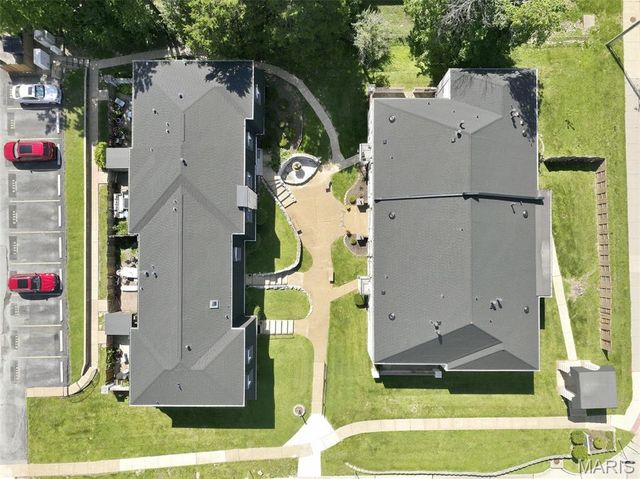 4392 Chateau De Ville Drive H, Unincorporated, MO 63129