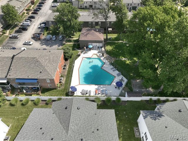 4392 Chateau De Ville Drive H, Unincorporated, MO 63129