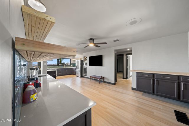 516 N SATELLITE Drive, El Paso, TX 79912