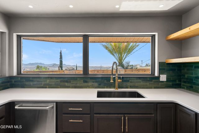 516 N SATELLITE Drive, El Paso, TX 79912