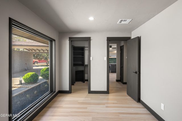 516 N SATELLITE Drive, El Paso, TX 79912