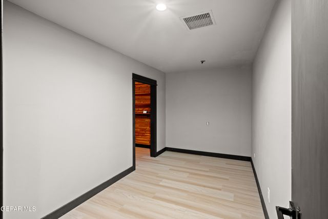 516 N SATELLITE Drive, El Paso, TX 79912