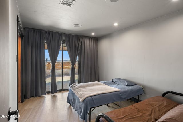 516 N SATELLITE Drive, El Paso, TX 79912