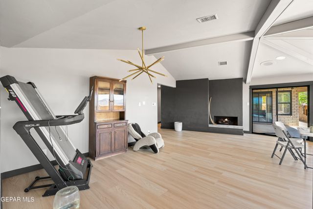 516 N SATELLITE Drive, El Paso, TX 79912