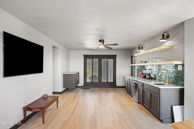 516 N SATELLITE Drive, El Paso, TX 79912