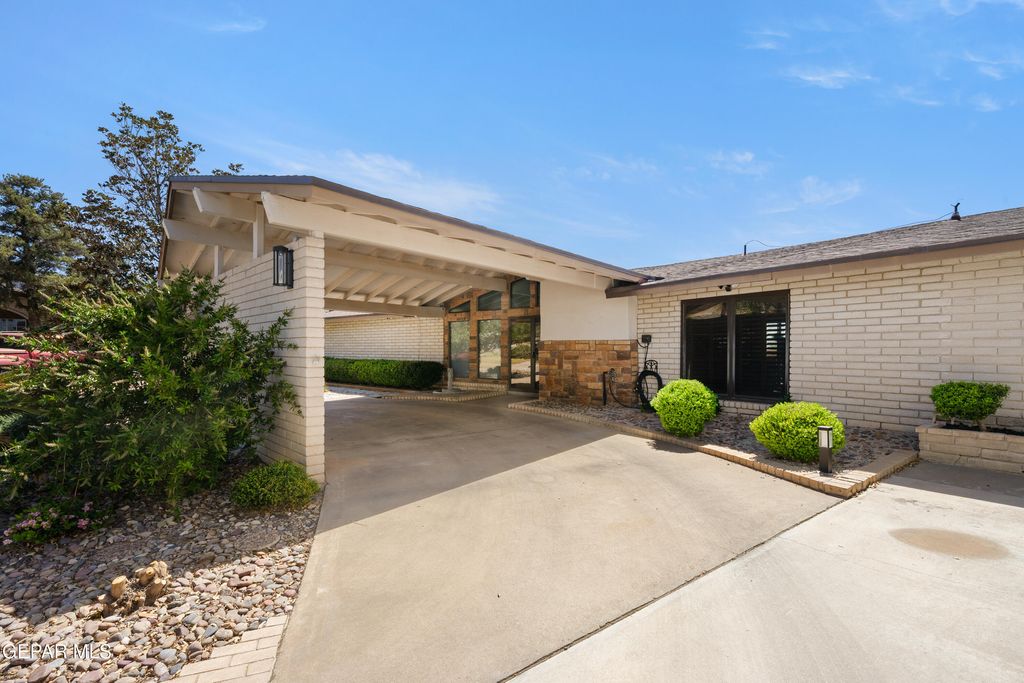 516 N SATELLITE Drive, El Paso, TX 79912