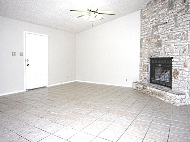 21513 Coyote TRL B, Lago Vista, TX 78645