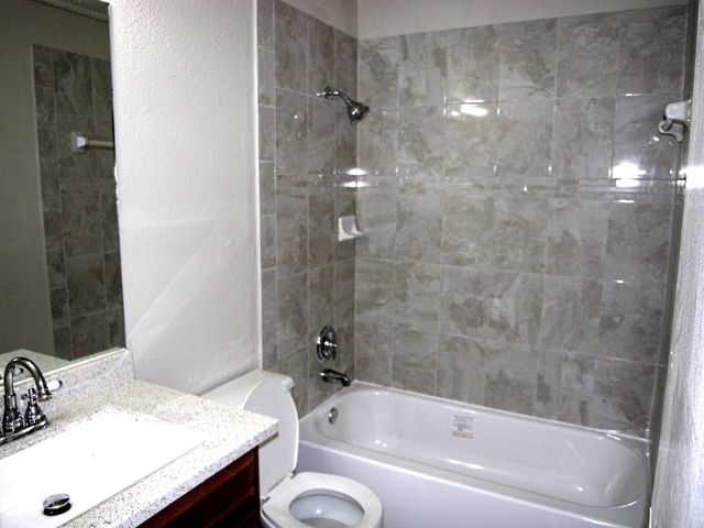 21513 Coyote TRL B, Lago Vista, TX 78645