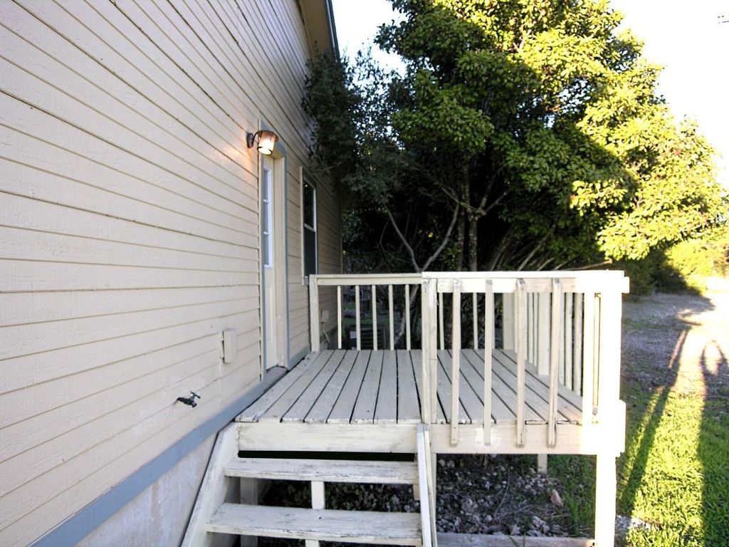 21513 Coyote TRL B, Lago Vista, TX 78645