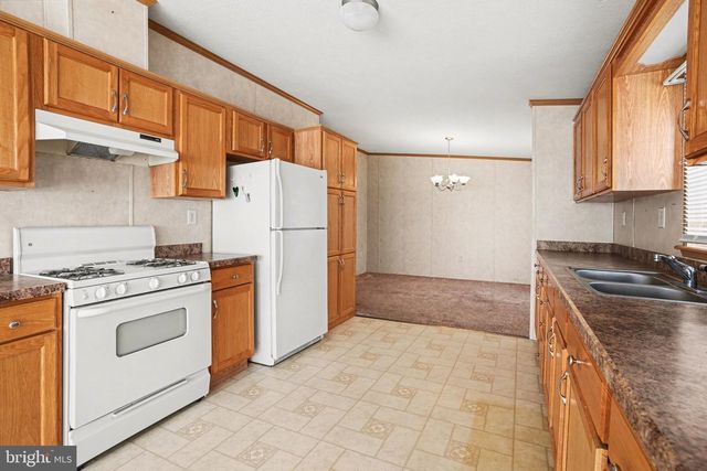 6 MEADOWVIEW DR, New Bloomfield, PA 17068
