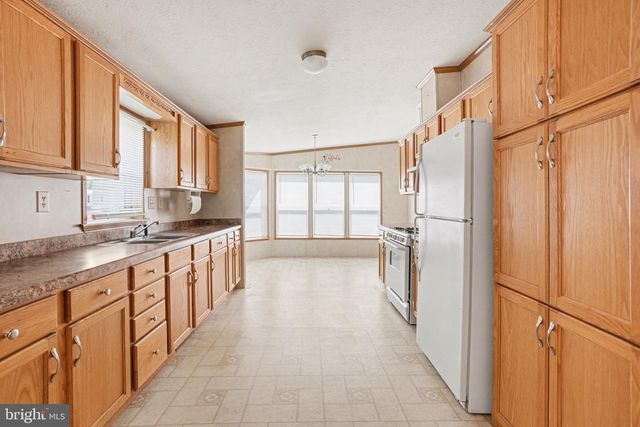6 MEADOWVIEW DR, New Bloomfield, PA 17068