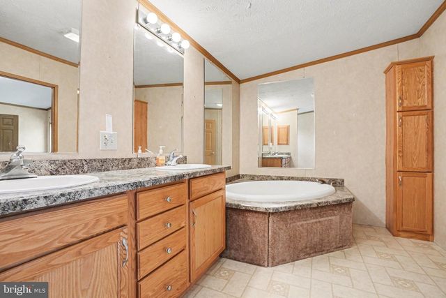 6 MEADOWVIEW DR, New Bloomfield, PA 17068