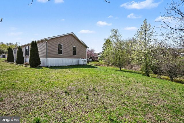 6 MEADOWVIEW DR, New Bloomfield, PA 17068