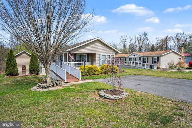 6 MEADOWVIEW DR, New Bloomfield, PA 17068